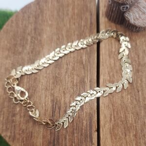 Elegant Gold Tone Arrow Women's  10 Inch Anklet B3427
